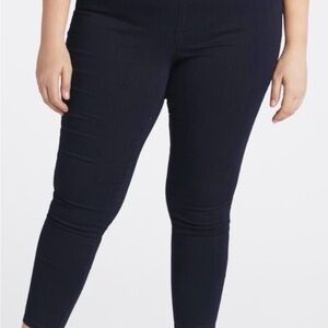 1822 Denim Women's Denim Blue Jeggings
Plus Size Closet clean out!